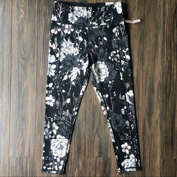 VS Incredible Essential Legging - Picture 1 of 6